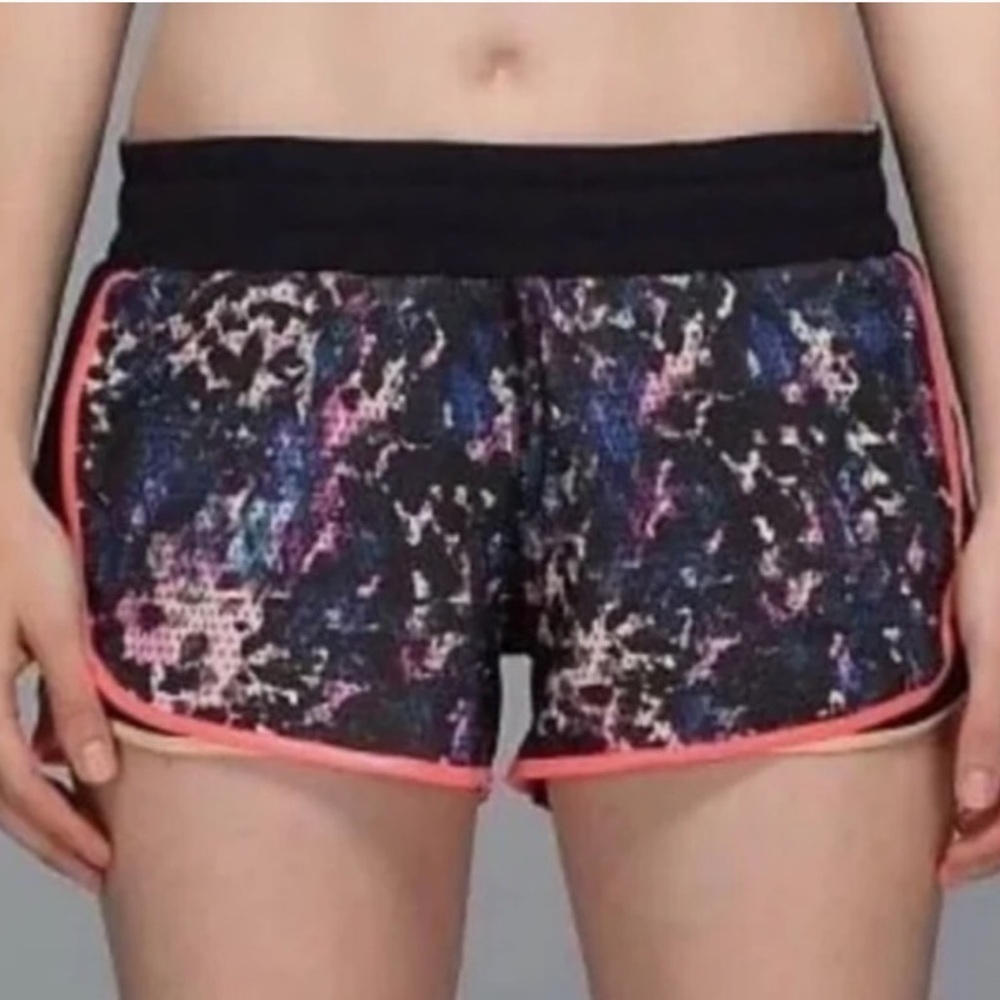 Lululemon Super Squad Short Floral Sport Black Multicolour gym running shorts - Picture 8 of 8